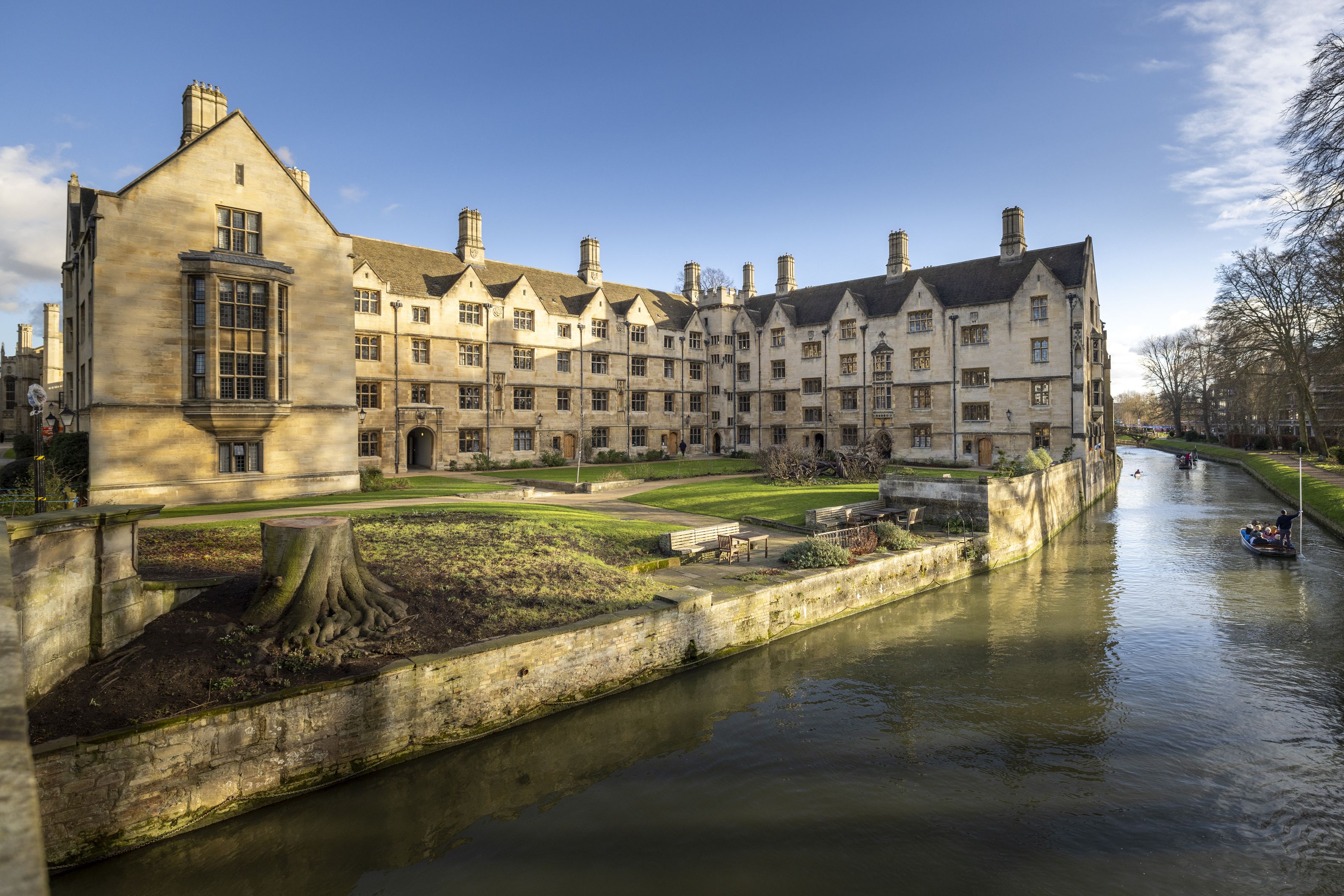 A residential building at King's College Cambridge overlooks the River Cam. The stump of a tree is visible in the left foreground.
